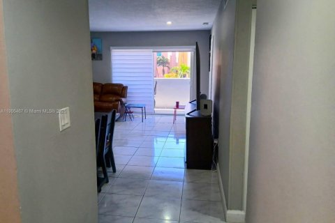 Купить кондоминиум в Хайалиа, Флорида 1 спальня, 67.73м2, № 1963480 - фото 7