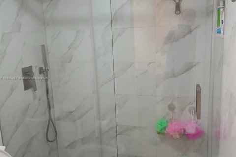 Купить кондоминиум в Хайалиа, Флорида 1 спальня, 67.73м2, № 1963480 - фото 3