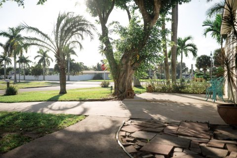 House in St. Lucie, Florida 3 bedrooms, 154.22 sq.m. № 2086319 - photo 7