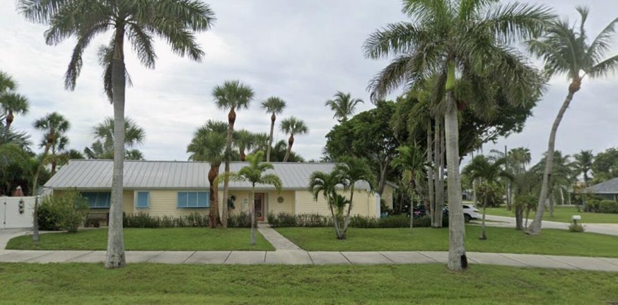 House in St. Lucie, Florida 3 bedrooms, 154.22 sq.m. № 2086319