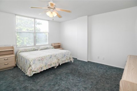 Condo in Oakland Park, Florida, 2 bedrooms  № 2081550 - photo 16