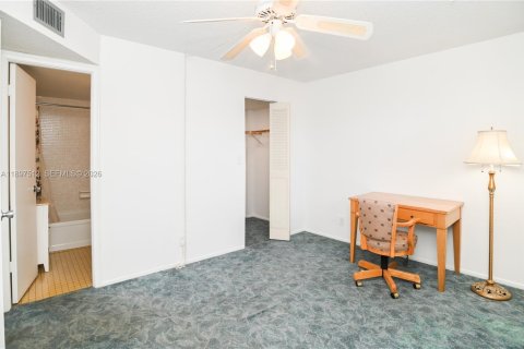 Condo in Oakland Park, Florida, 2 bedrooms  № 2081550 - photo 28