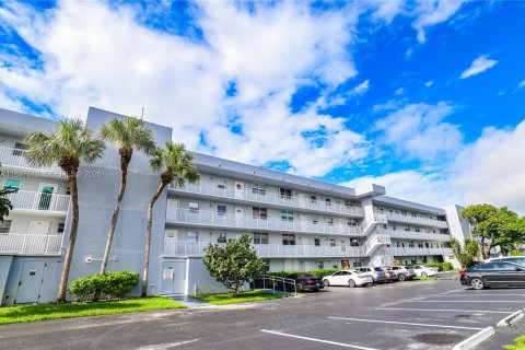 Condo in Oakland Park, Florida, 2 bedrooms  № 2081550 - photo 3