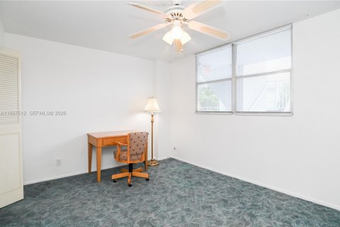 Condo in Oakland Park, Florida, 2 bedrooms  № 2081550 - photo 27