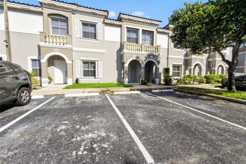 Кондоминиум с 3 спальнями в Мирамар, Флорида № 2006021