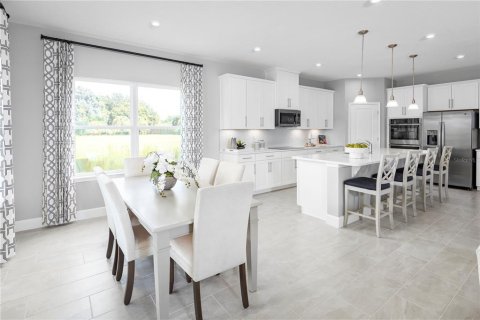 House in Winter Haven, Florida 5 bedrooms, 270.07 sq.m. № 1760312 - photo 5