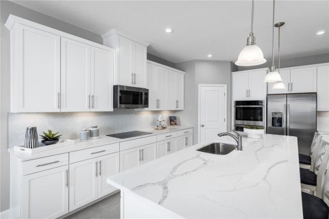 House in Winter Haven, Florida 5 bedrooms, 270.07 sq.m. № 1760312 - photo 3