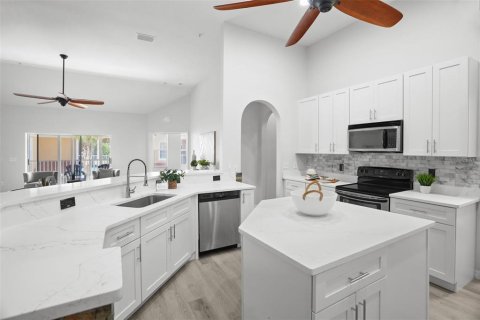 Condo in Lutz, Florida, 3 bedrooms № 2431212 - photo 9