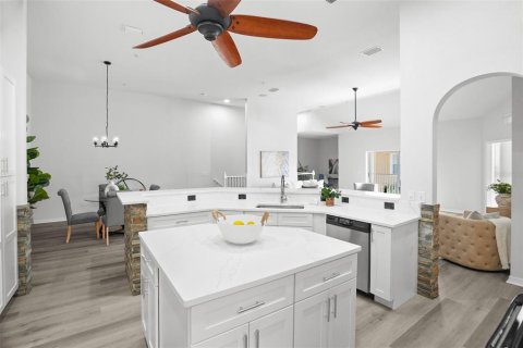 Condo in Lutz, Florida, 3 bedrooms № 2431212 - photo 8