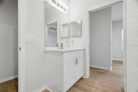 Condo in Lutz, Florida, 3 bedrooms № 2431212 - photo 23