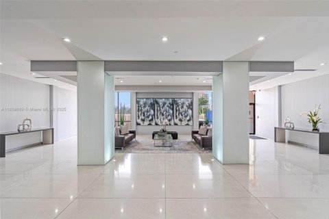 Condo in Aventura, Florida, 2 bedrooms  № 2011728 - photo 25