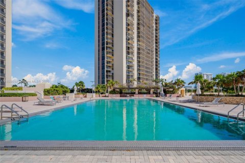 Condo in Aventura, Florida, 2 bedrooms  № 2011728 - photo 22