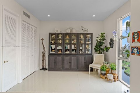 Condo in Aventura, Florida, 2 bedrooms  № 2011728 - photo 9