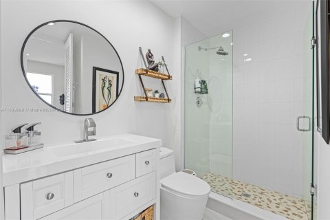 Condo in Aventura, Florida, 2 bedrooms  № 2011728 - photo 13