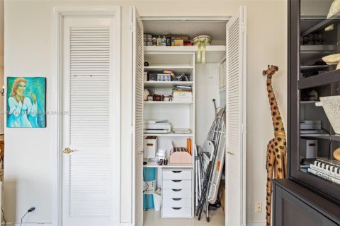 Condo in Aventura, Florida, 2 bedrooms  № 2011728 - photo 11