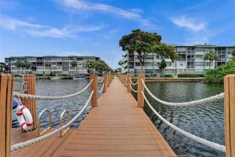 Снять в аренду кондоминиум в Холливуд, Флорида 2 спальни, 96.62м2, № 1971285 - фото 30