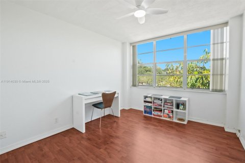 Снять в аренду кондоминиум в Холливуд, Флорида 2 спальни, 96.62м2, № 1971285 - фото 13