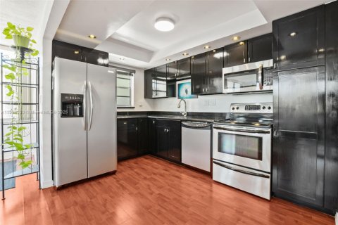 Снять в аренду кондоминиум в Холливуд, Флорида 2 спальни, 96.62м2, № 1971285 - фото 2