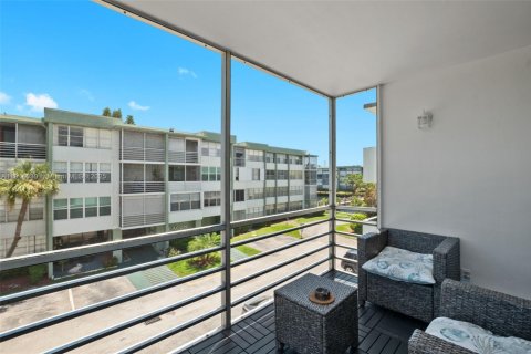 Снять в аренду кондоминиум в Холливуд, Флорида 2 спальни, 96.62м2, № 1971285 - фото 10