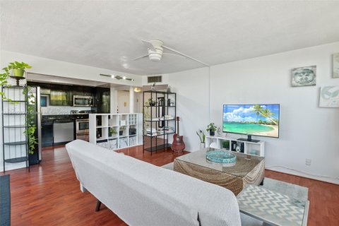 Снять в аренду кондоминиум в Холливуд, Флорида 2 спальни, 96.62м2, № 1971285 - фото 1