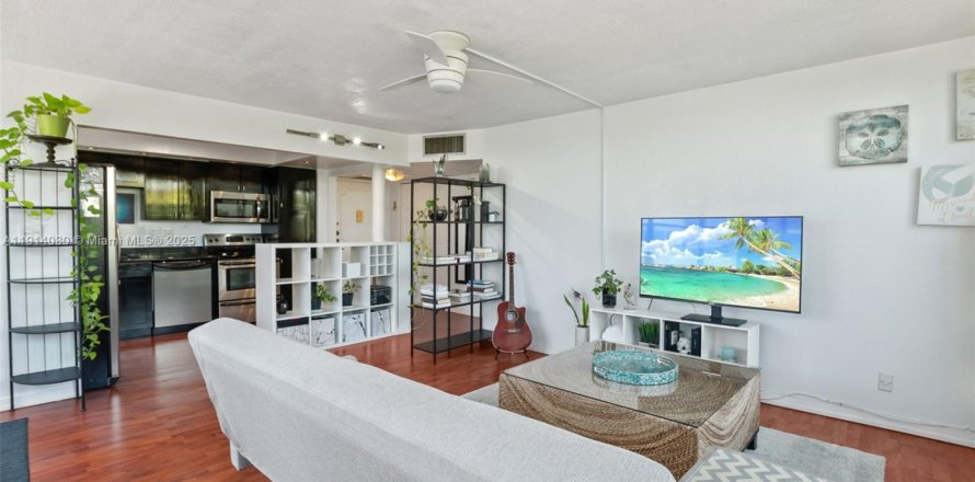 Кондоминиум с 2 спальнями в Холливуд, Флорида № 1971285