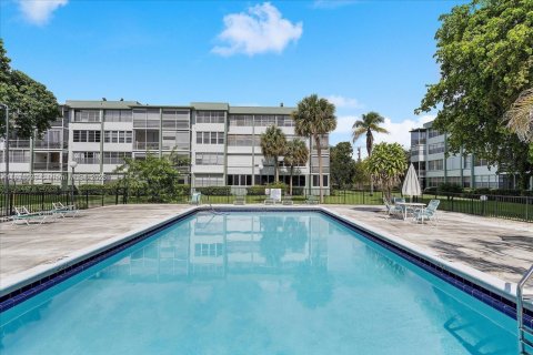 Снять в аренду кондоминиум в Холливуд, Флорида 2 спальни, 96.62м2, № 1971285 - фото 26