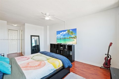 Снять в аренду кондоминиум в Холливуд, Флорида 2 спальни, 96.62м2, № 1971285 - фото 20