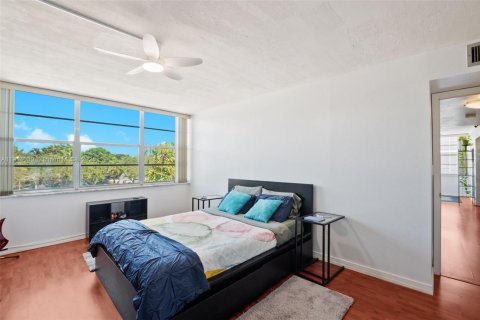 Снять в аренду кондоминиум в Холливуд, Флорида 2 спальни, 96.62м2, № 1971285 - фото 18