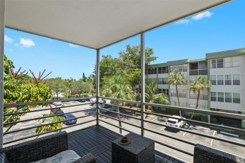 Снять в аренду кондоминиум в Холливуд, Флорида 2 спальни, 96.62м2, № 1971285 - фото 9