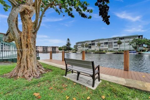 Снять в аренду кондоминиум в Холливуд, Флорида 2 спальни, 96.62м2, № 1971285 - фото 28