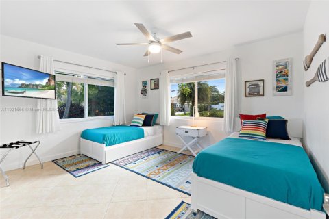 House in Lauderdale-by-the-Sea, Florida 3 bedrooms, 175.49 sq.m. № 2018556 - photo 12