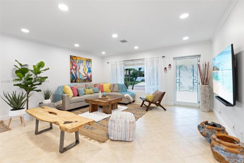 House in Lauderdale-by-the-Sea, Florida 3 bedrooms, 175.49 sq.m. № 2018556 - photo 9