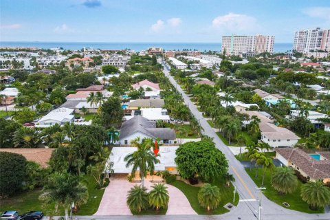 House in Lauderdale-by-the-Sea, Florida 3 bedrooms, 175.49 sq.m. № 2018556 - photo 4