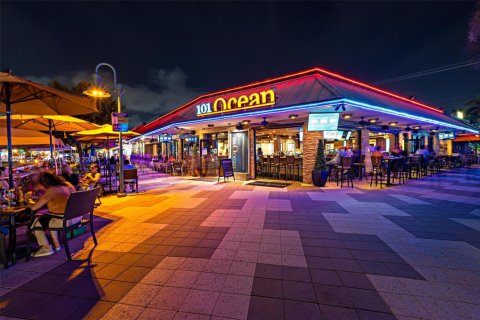 House in Lauderdale-by-the-Sea, Florida 3 bedrooms, 175.49 sq.m. № 2018556 - photo 30