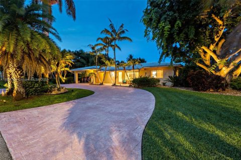 House in Lauderdale-by-the-Sea, Florida 3 bedrooms, 175.49 sq.m. № 2018556 - photo 27