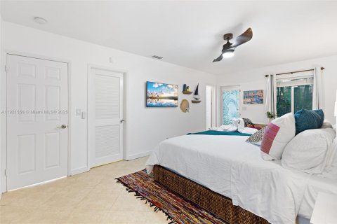 House in Lauderdale-by-the-Sea, Florida 3 bedrooms, 175.49 sq.m. № 2018556 - photo 17