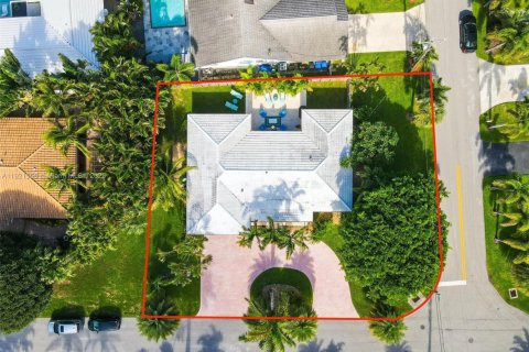 House in Lauderdale-by-the-Sea, Florida 3 bedrooms, 175.49 sq.m. № 2018556 - photo 2