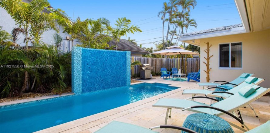 House in Lauderdale-by-the-Sea, Florida 3 bedrooms, 175.49 sq.m. № 2018556