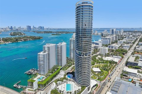 Condo à Miami Beach, Floride, 2 chambres  № 2039716