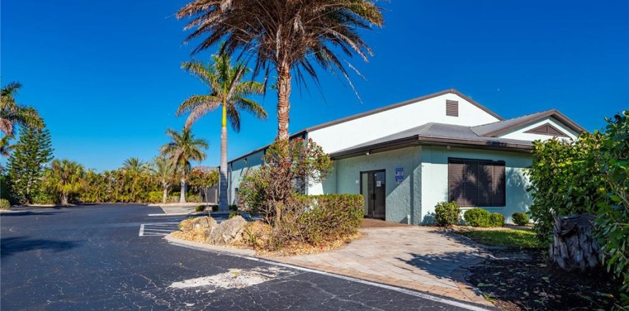 Commercial property in Punta Gorda, Florida 138.42 sq.m. № 1568166