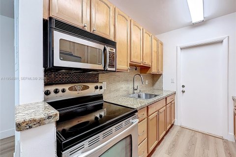 Condominio en venta en Fort Lauderdale, Florida, 2 dormitorios, 81.29 m2 № 2009939 - foto 9