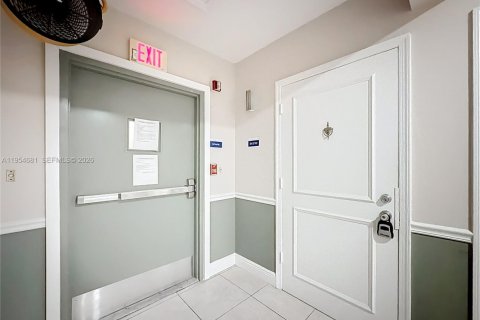 Condominio en venta en Fort Lauderdale, Florida, 2 dormitorios, 81.29 m2 № 2009939 - foto 2