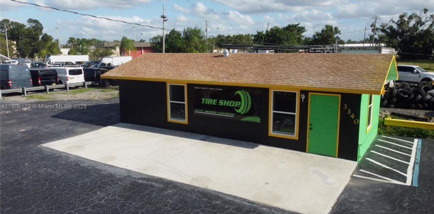 Immobilier commercial à Fort Myers, Floride № 1965783