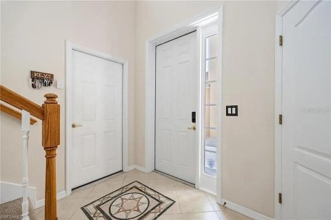 Townhouse in North Fort Myers, Florida 3 bedrooms, 199.09 sq.m. № 1757202 - photo 2