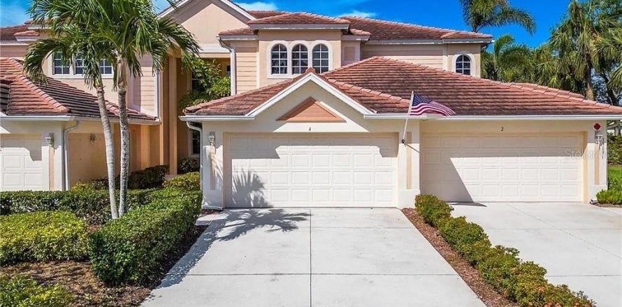 Townhouse in North Fort Myers, Florida 3 bedrooms, 199.09 sq.m. № 1757202