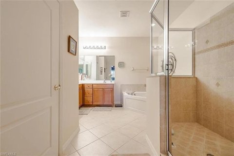 Townhouse in North Fort Myers, Florida 3 bedrooms, 199.09 sq.m. № 1757202 - photo 9