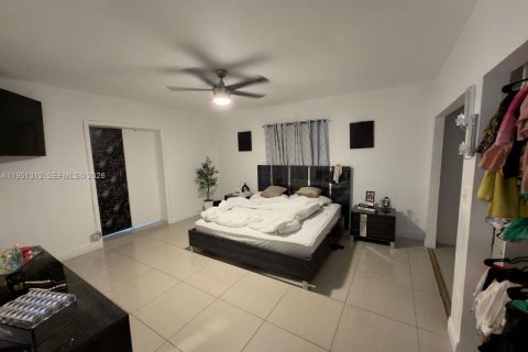 Villa ou maison à vendre à Hialeah, Floride: 6 chambres, 314.29 m2 № 2008428 - photo 30