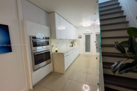 Villa ou maison à vendre à Hialeah, Floride: 6 chambres, 314.29 m2 № 2008428 - photo 23