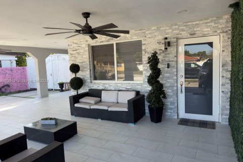 Villa ou maison à vendre à Hialeah, Floride: 6 chambres, 314.29 m2 № 2008428 - photo 6
