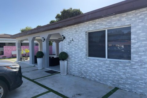 Villa ou maison à vendre à Hialeah, Floride: 6 chambres, 314.29 m2 № 2008428 - photo 9